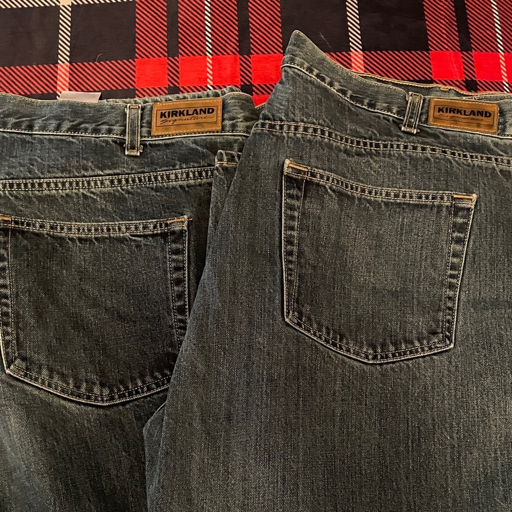 Kirkland Signature Men's Dark Wash Relaxed Jeans
